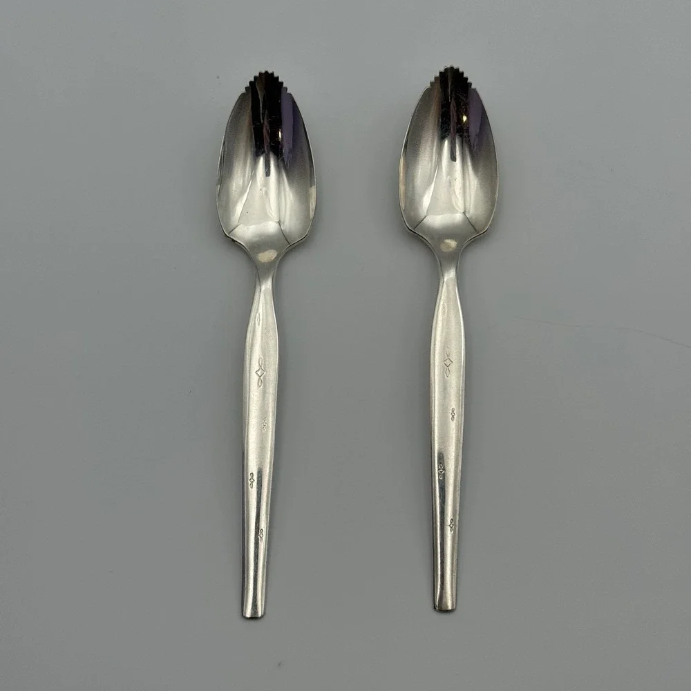 VTG Wm Rogers Mfg Co Grapefruit Spoons Set Of 2 Silverspoon Serrated Citrus MCM